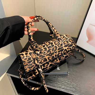Bolsas bolsa carteiro feminina 2025 nova bolsa versão coreana moda estampa de leopardo ins carteiro portátil ombro pequena quadrada pu