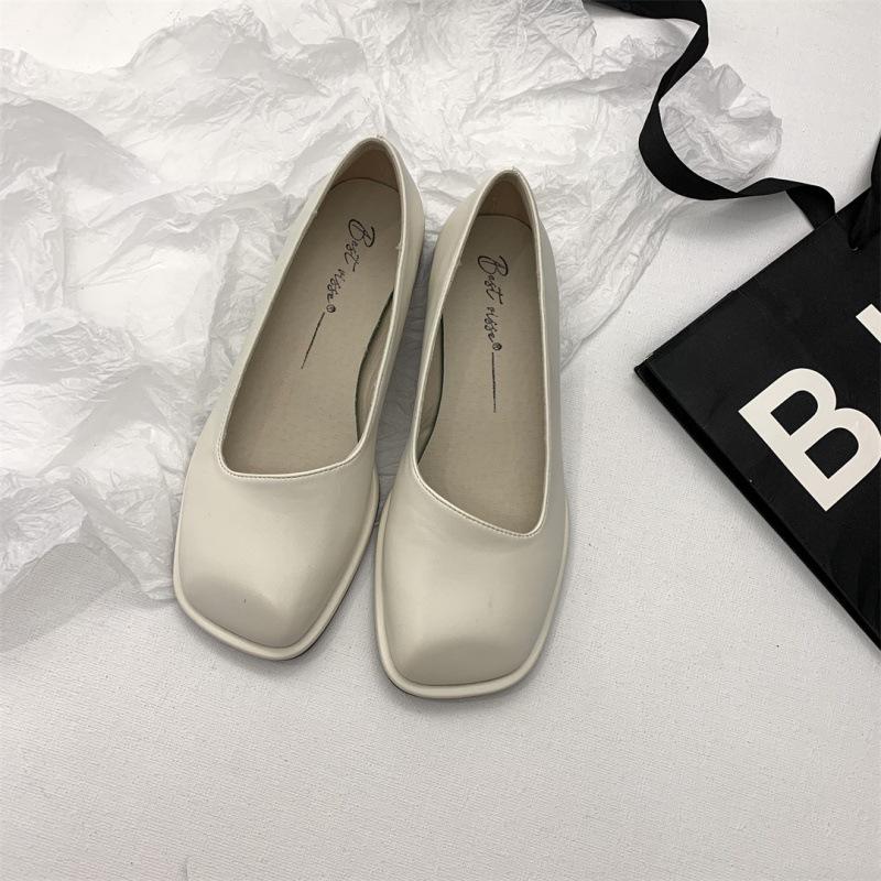 

2025 spring and autumn new square head Doudou shoes women s Korean version one-pedal lazy grandma shoes thick heel explosion love 39 бежевый
