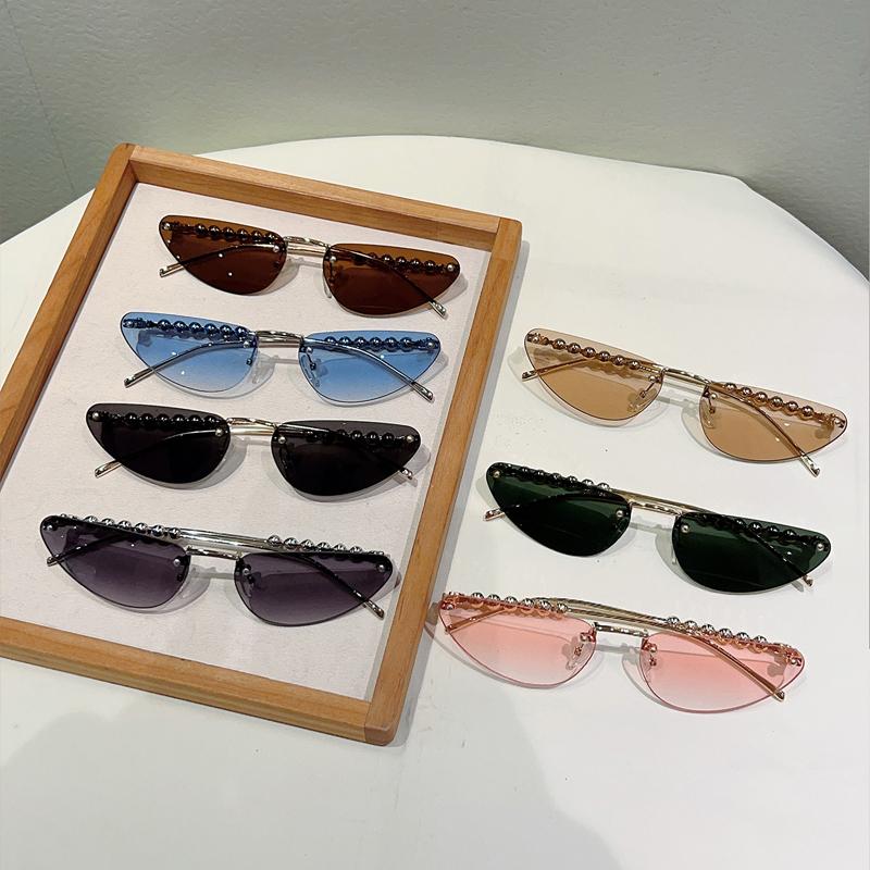 Rimless Triangle Sunglasses with Pearls Women  New Fashion Casual Sun Glasses Trendy Sweet Brand Design Decor Shades