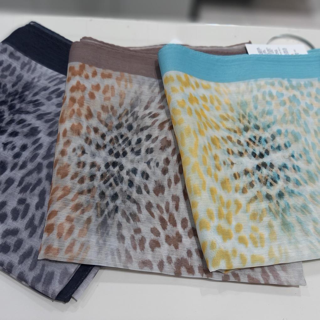 Mcode Russell s delicate leopard-print spring scarf