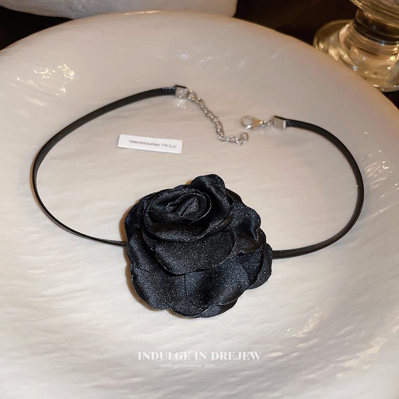 2023 High-End Black Rose Choker Necklace for Women - Elegant, Light Luxury Accessory