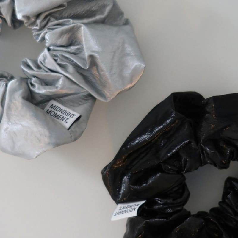 MIDNIGHT MOMENT Gloss Scrunchie - Silver