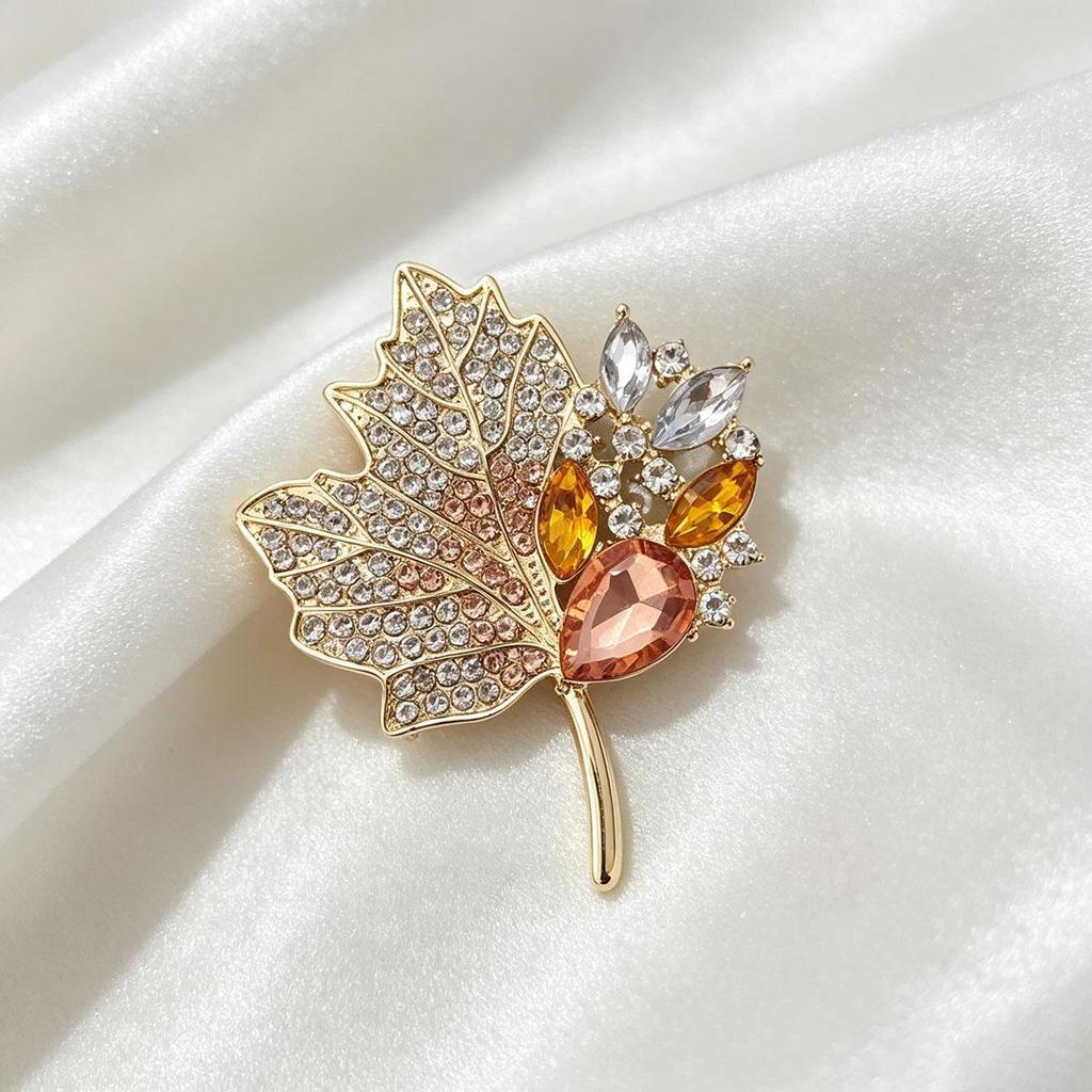 Hollow Maple Leaf Brooch for Women, High-end Exquisite Pin, Daily Wear, Elegant Suit, High-end Welcome Accessory