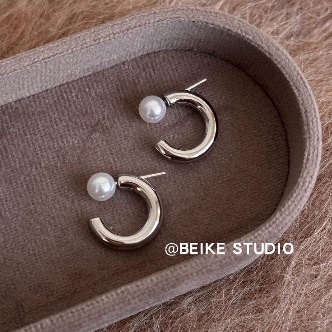 Simple Back-hanging Pearl Earrings Niche Design Earrings 2026 Sense Earrings