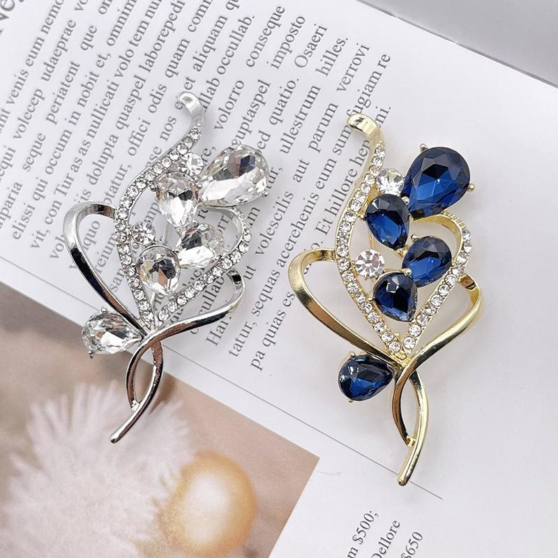 High End Crystalline Flower Pin Brooch Buckle Cardigan Jacket Pin Accessories Basic Simple Style Temperament Wild CorsageFlower Jewelry
