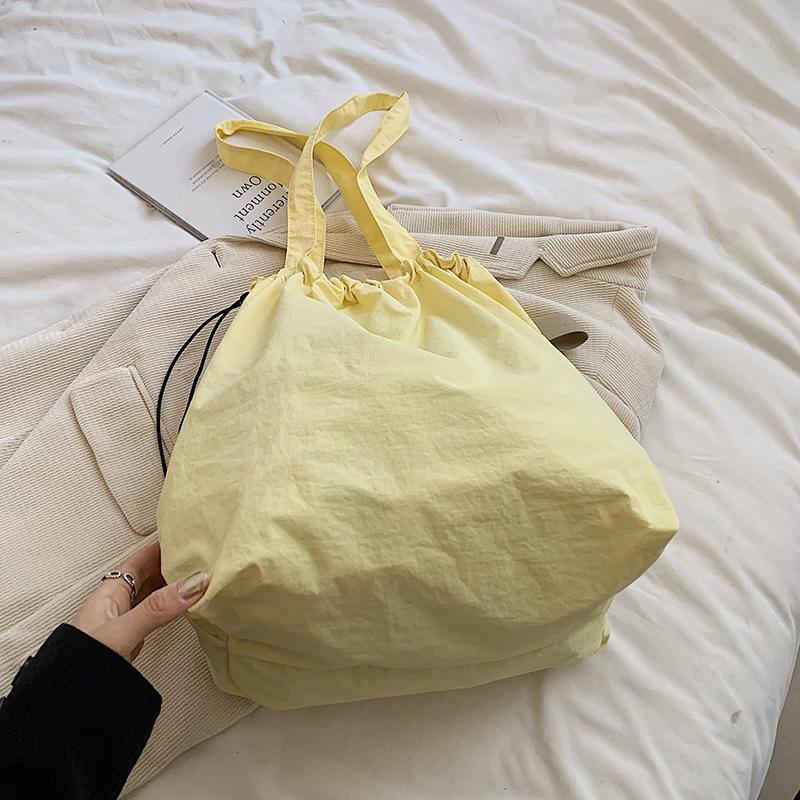 

Drawstring large-capacity fashionable Korean version leisure bag 2025 summer niche design popular shoulder bag bucket bag this year жёлтый