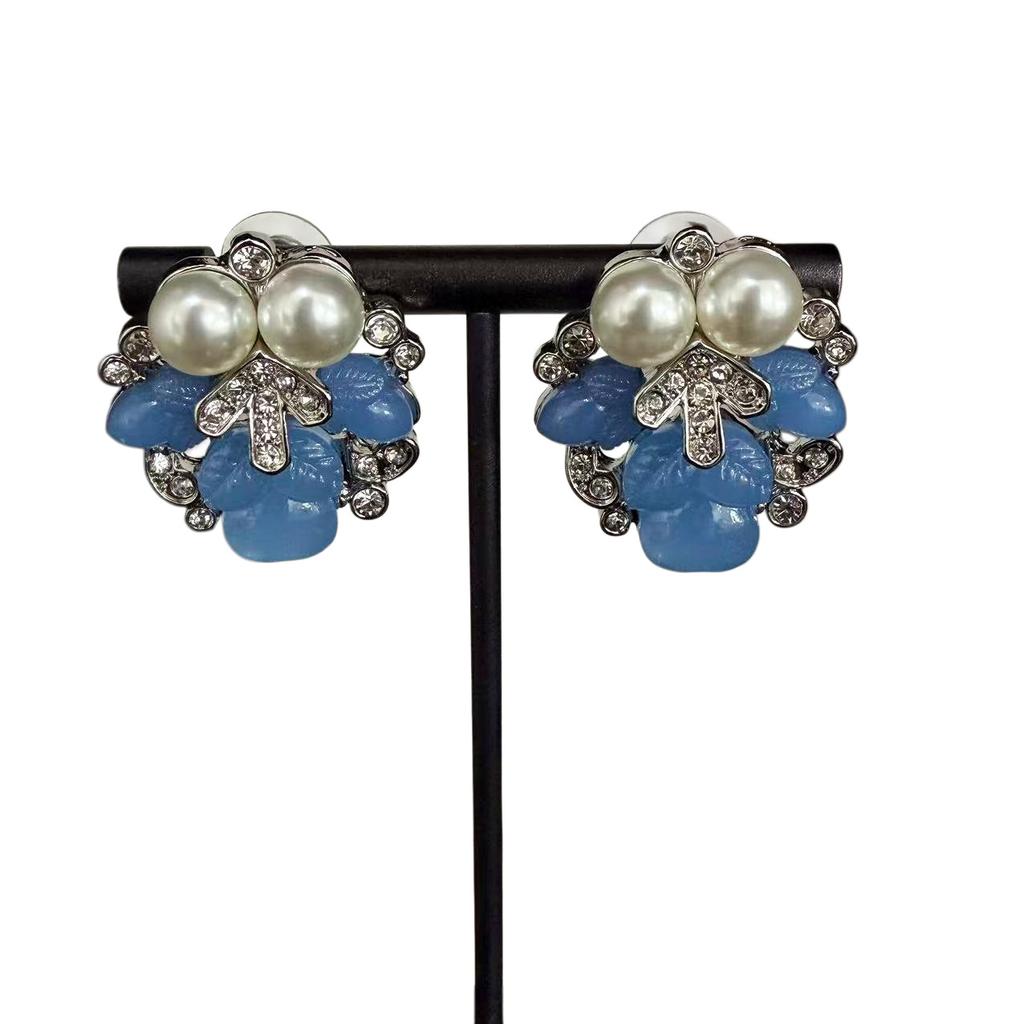Orecchini a lobo vintage eleganti color azzurro con mughetti, resina, diamanti flash, spille da bavero, gioielli freddi premium bianchi