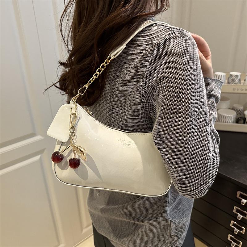Textured Glossy Patent Leather Shoulder Armpit Bag Women's New Fashionable Versatile Commuter Messenger Small Square Bag