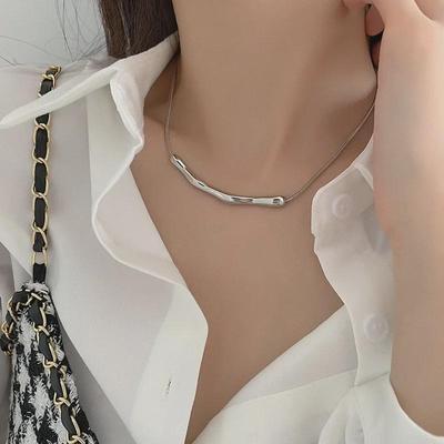 Irregular Pleated Necklace: Light Luxury Wave Pendant Clavicle Chain for Women, Autumn/Winter High-End Style