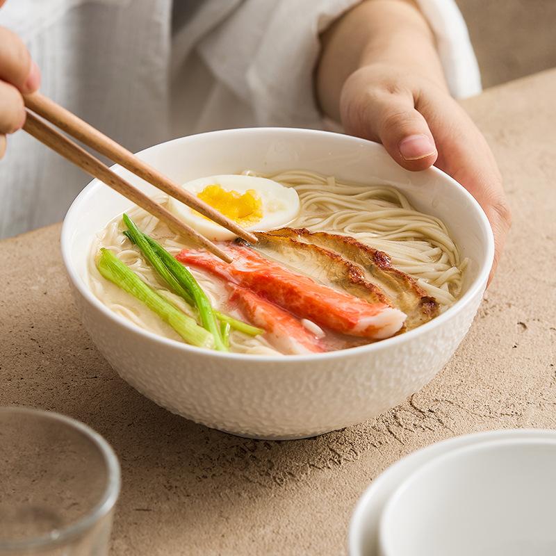 Nudlová miska, Domácí rýžová miska, Bílý jídelní servis s vysokým vzhledem, 2023 Nová jednoduchá keramická salátová mísa, Miska na instantní nudle