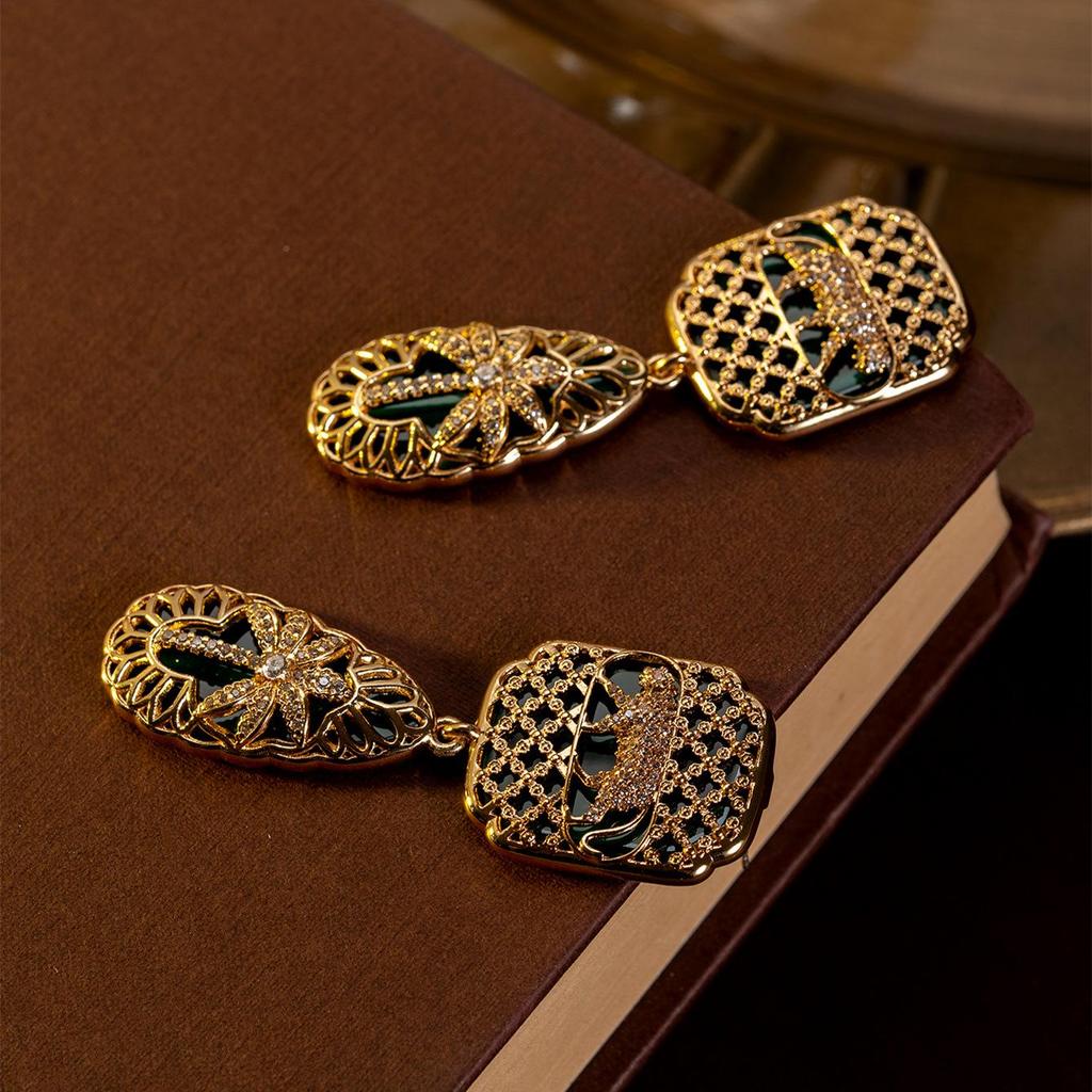 European Court Style Rhinestone Stud Earrings: Vintage Hollow Design for Fall/Winter