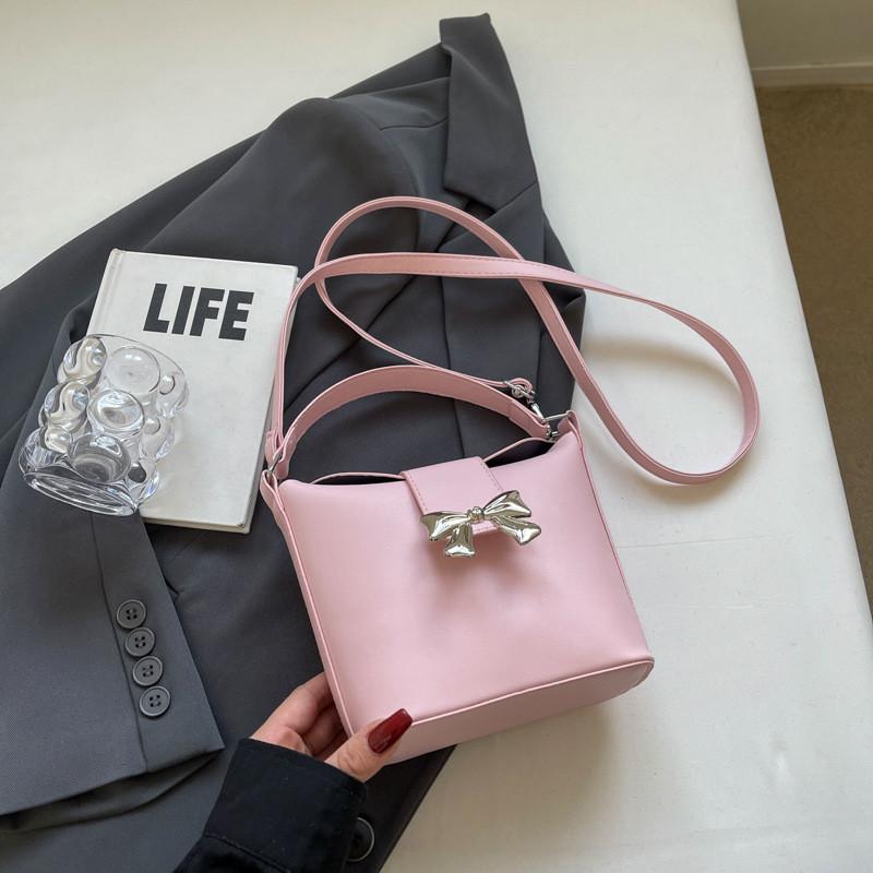 2024 New Casual Armpit Bag Simple Street Fashion Handbag Crossbody Bucket Bag Women French Chic Shoulder Bag Black