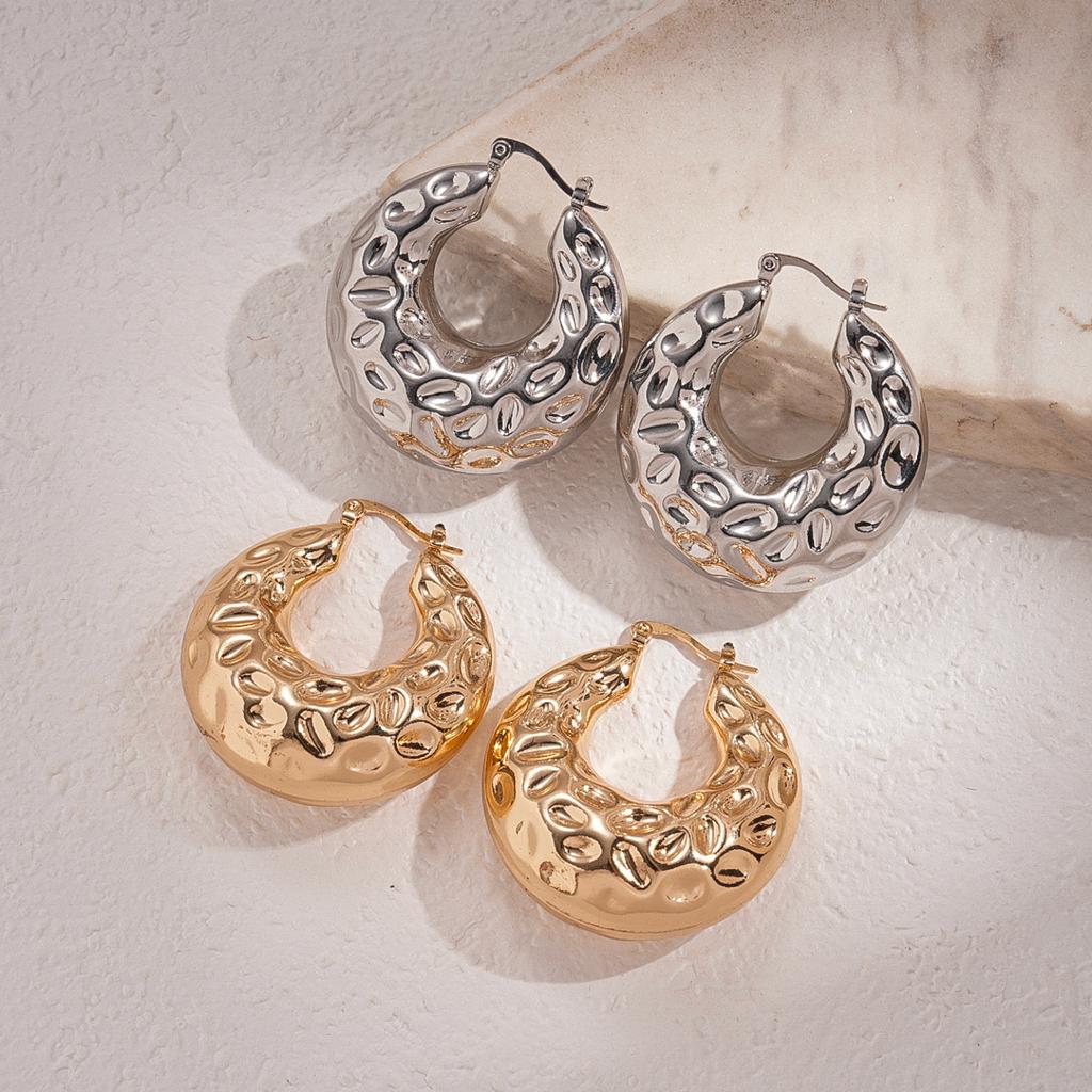 Cold wind metal sense geometric hollow round pleated ear buckle personalized environmental protection earrings