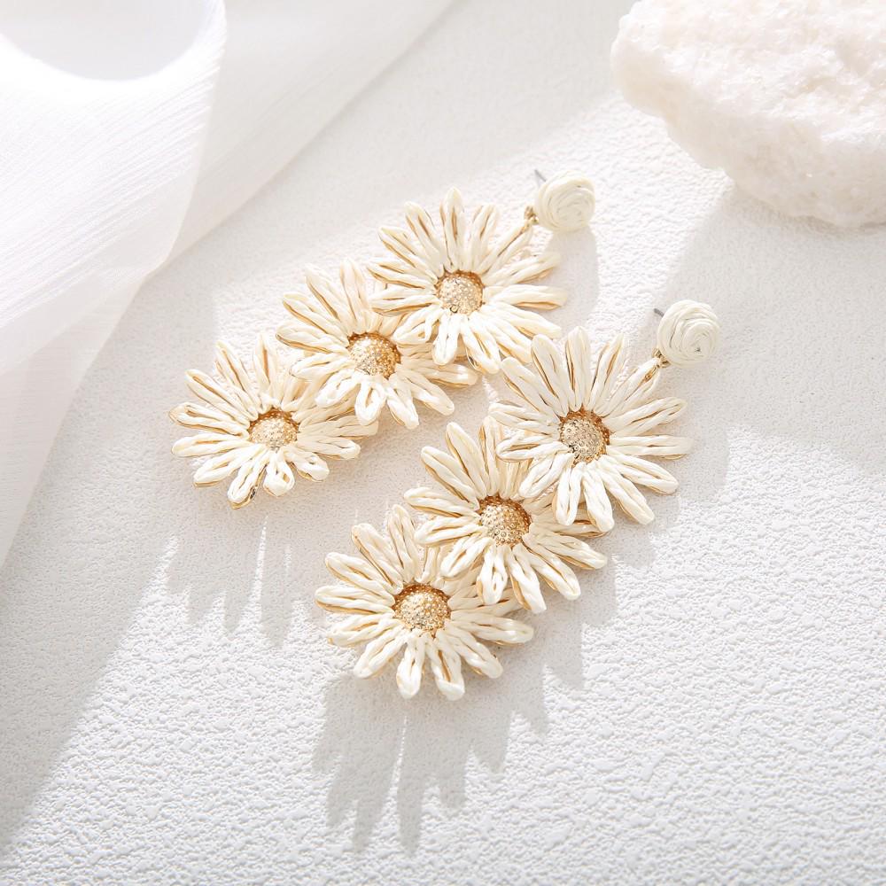 Bohemian Daisy Stud Earrings: Handmade Raffia Sunflower Style