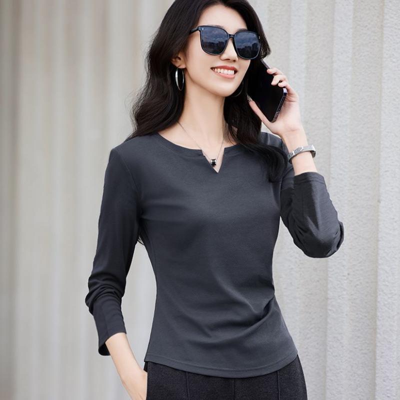 

Футболка с V-образным вырезом и длинными рукавами для женщин на осень со складками и утягивающим верхом на талии, подчеркивающим стильный и универсальный внутренний слой 3XL серый