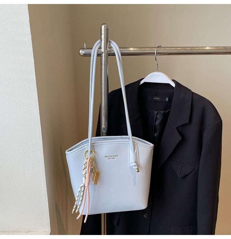 Premium Textured Small Bag Women's New Summer Commuter Versatile Shoulder Bag Fashionable Portable Bucket Bag