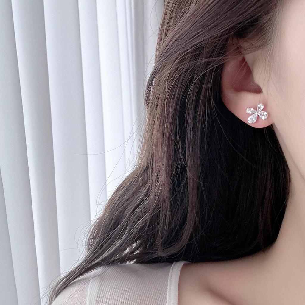 Exquisite Zirconia Butterfly Stud Earrings - Versatile and Fashionable Jewelry
