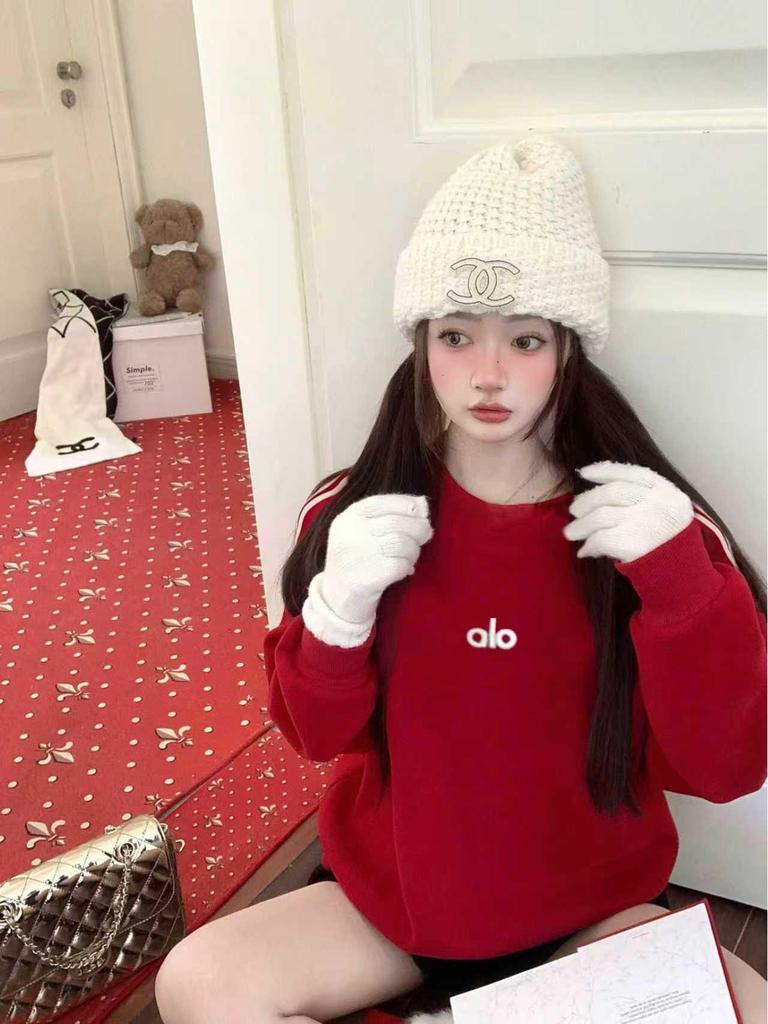 Stylish Parent-Child Red Sweatshirts - Family Matching Outfits for Three or Four, Perfect for Chinese New Year
