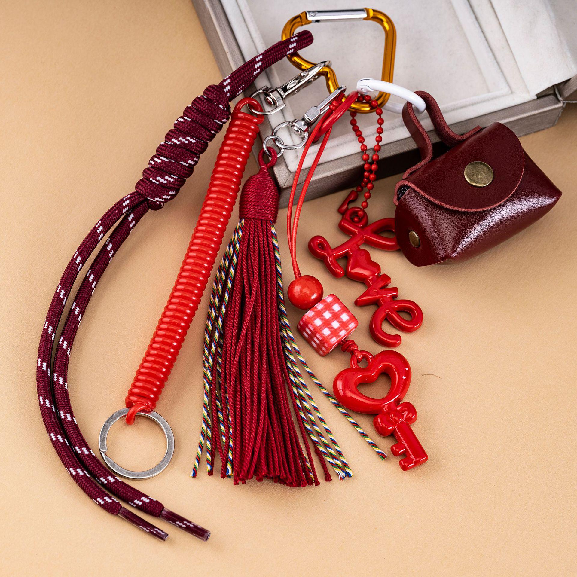 Stylish Personalized Woven Keychain: Versatile Miu-Inspired Bag Charm красный