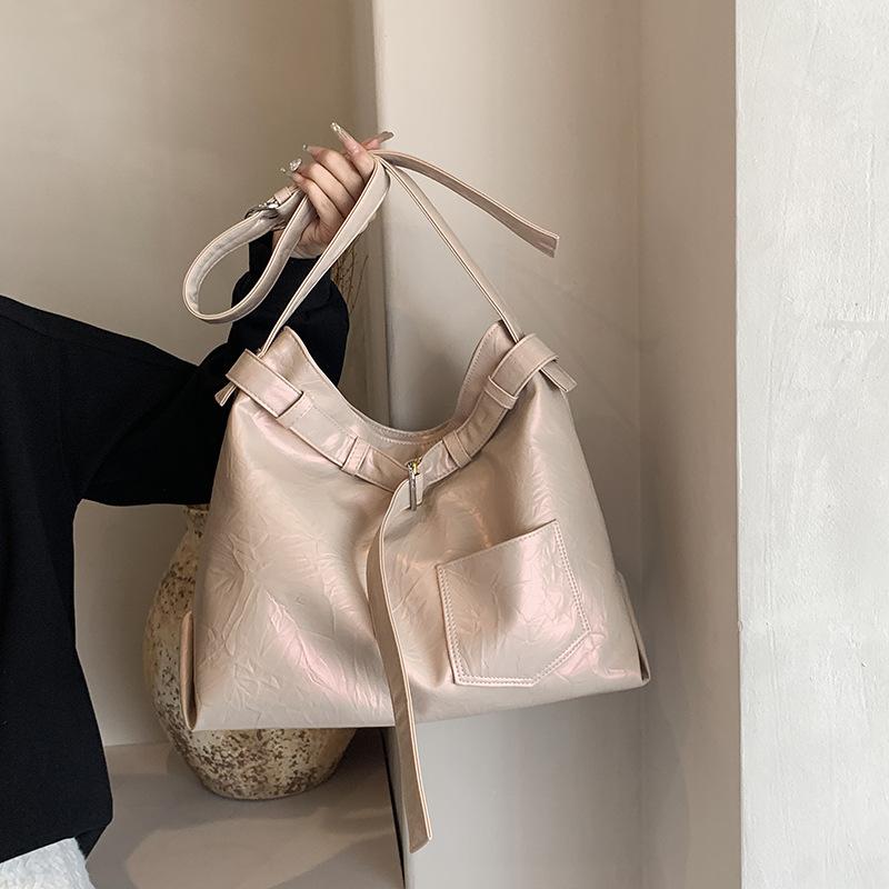 Casual texture women's bag new large-capacity commuter tote bag fashionable retro shoulder messenger bag
