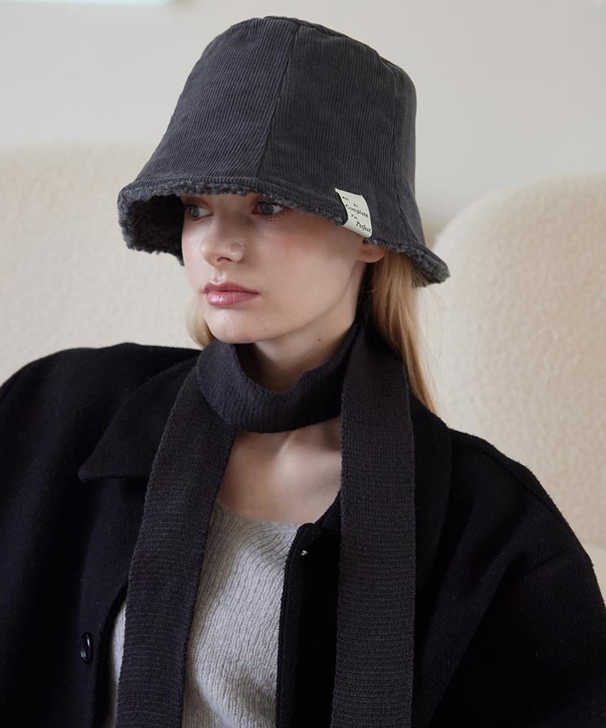 Olinkeompeulliteu Teddy Reversible Bucket Hat (Charcoal)