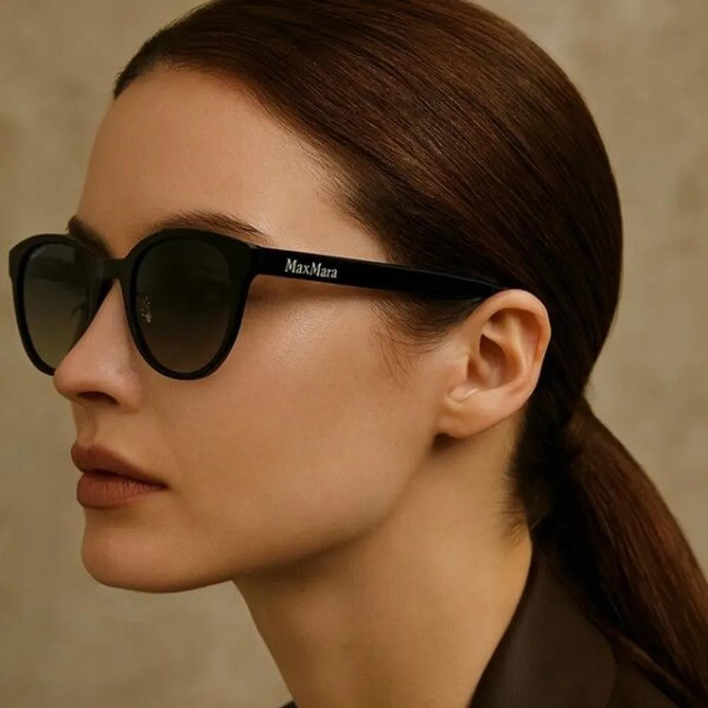 

[MaxMara] Sunglasses MM0108K 01B Two-tone Horn-rimmed Frames Worn by Han Hyo-joo