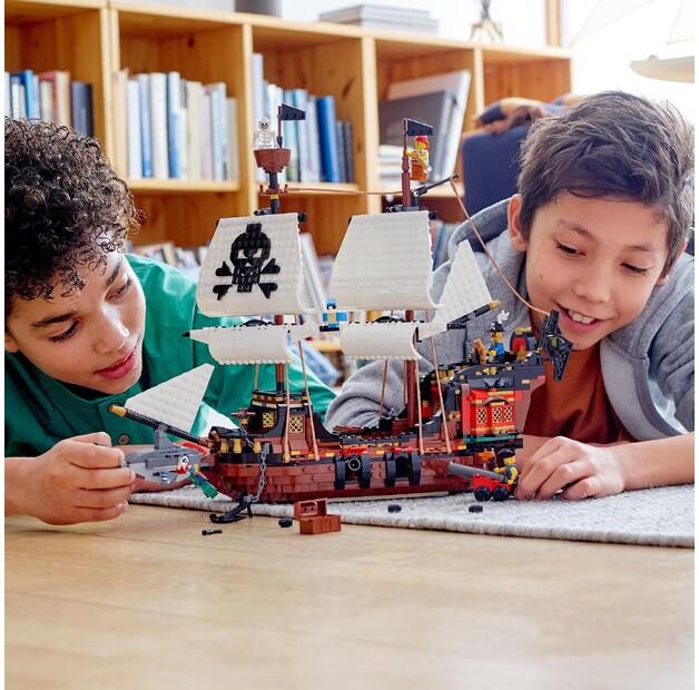 LEGO Creator 3-in-1 31109 Pirate Ship