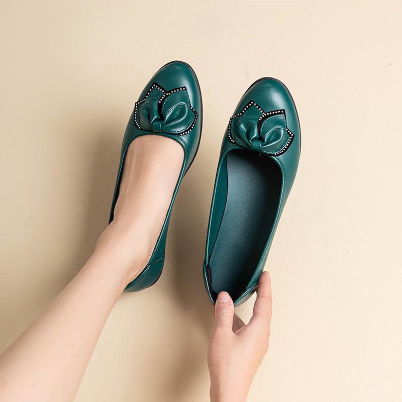 Dámská pohodlná obuv z měkké kůže, která neklouže