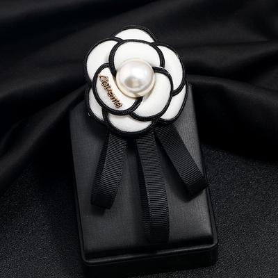 Klassische Damen Elegante Stoff Kamelie Perle Quaste Broschen Anstecknadeln Vintage Exquisites Design Abzeichen Damen Party Hochzeit Korsage Geschenk