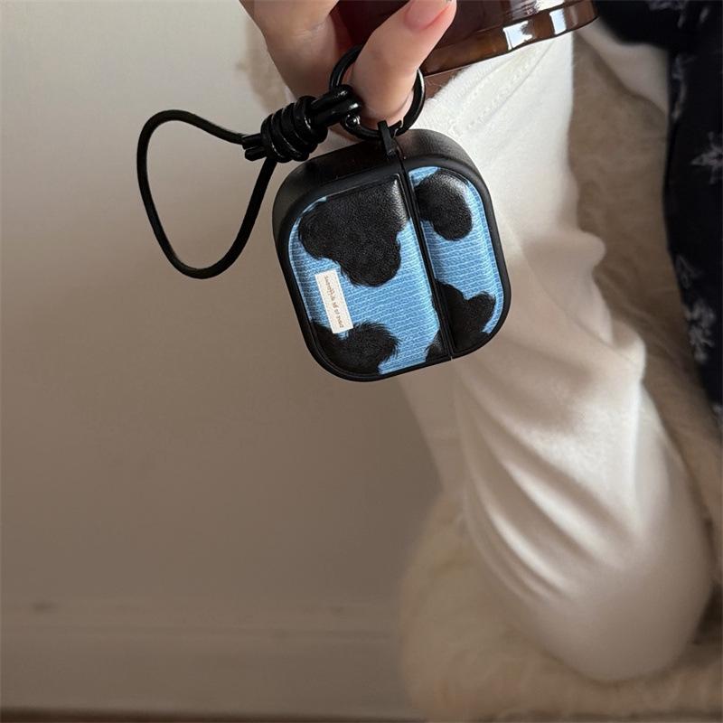 Black and white cow pattern for AirPods 1 generation protective cover for AirPods 1 generation magnetic earphone cover Pro1