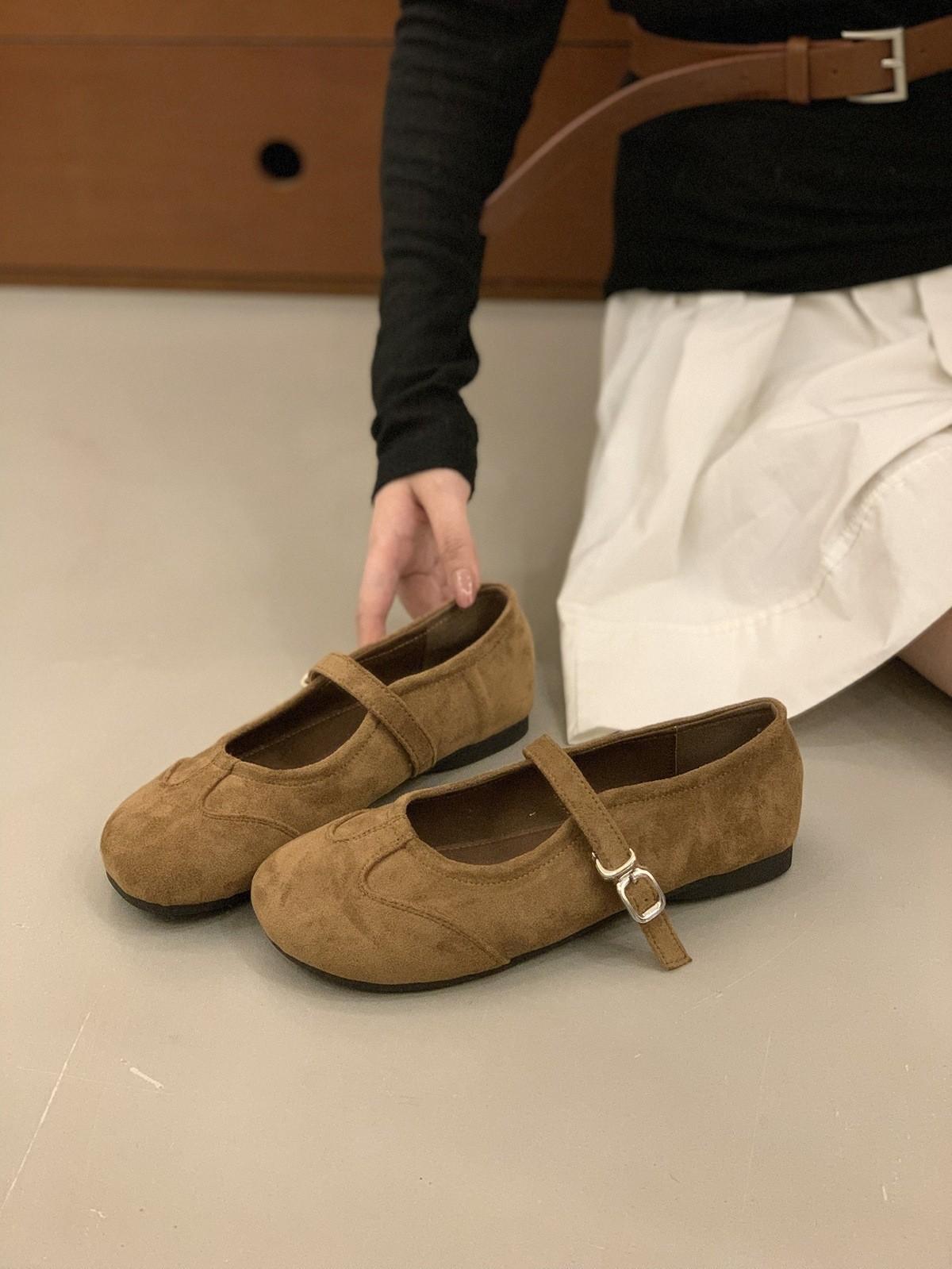 

Retro round head shallow mouth single shoes women s flat bottom 2025 new spring and autumn temperament versatile word with Mary Jane Doudou shoes 39 хакі