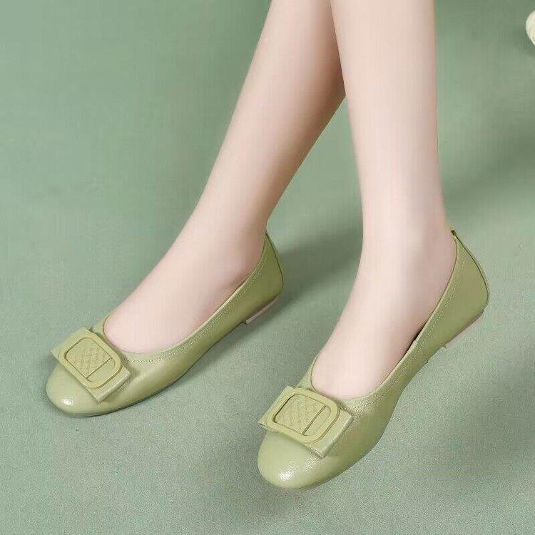 Soft-soled Doudou shoes shallow mouth women's single shoes flat-soled 2025 autumn one-pedal lazy shoes versatile mother shoes soft leather