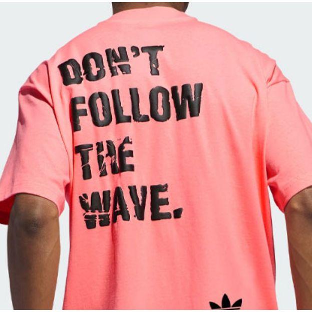 Adidas Koszulka męska z krótkim rękawem Originals Ae Foundation z grafiką koszykówki w stylu vintage, czerwona z efektem sprania IR5637