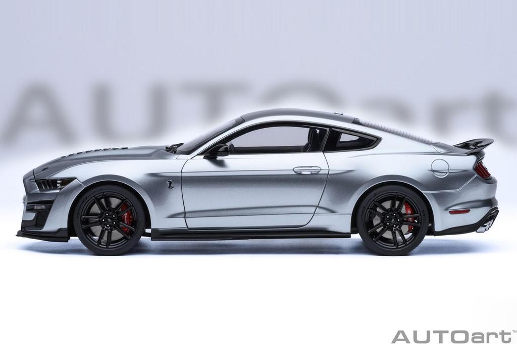 AUTOart Scale Ford Mustang Shelby GT500 with Black Finished Product 73096 1/18 (Silver Stripes)