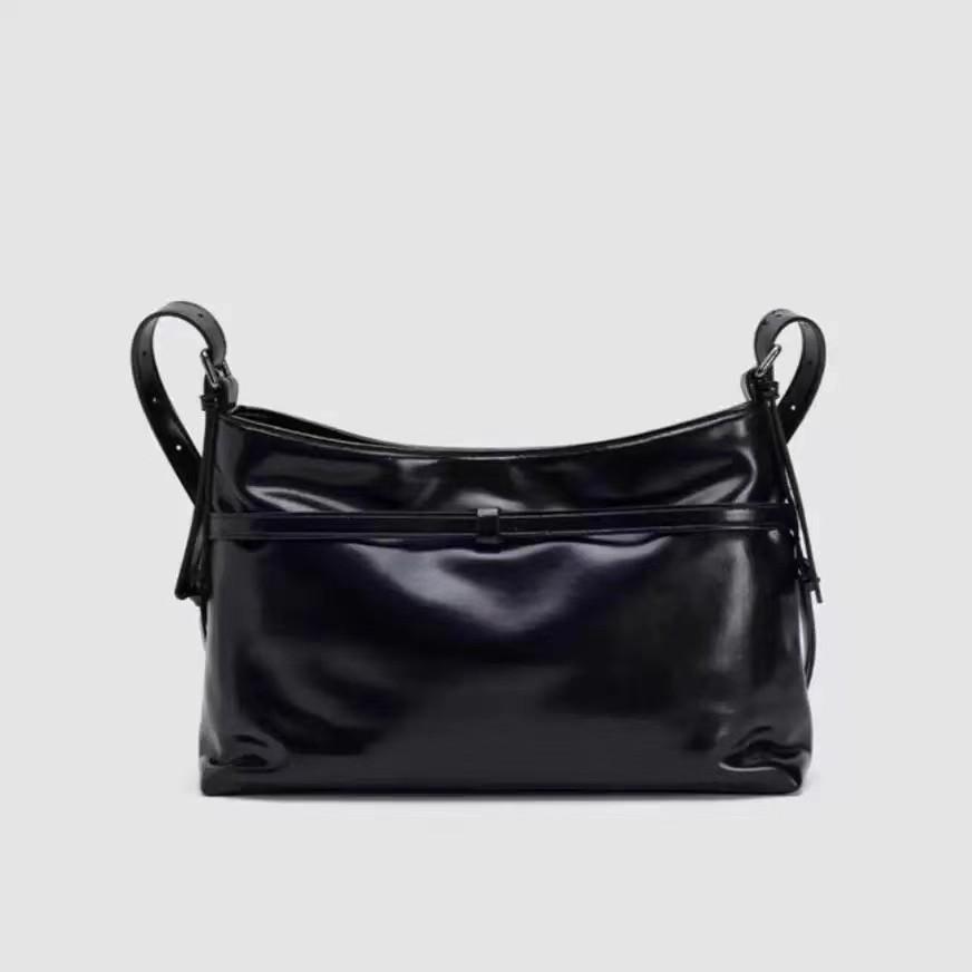 Simple and high-end large-capacity tote bag, new fashion punk style Spice Girl armpit bag, shoulder messenger bag.