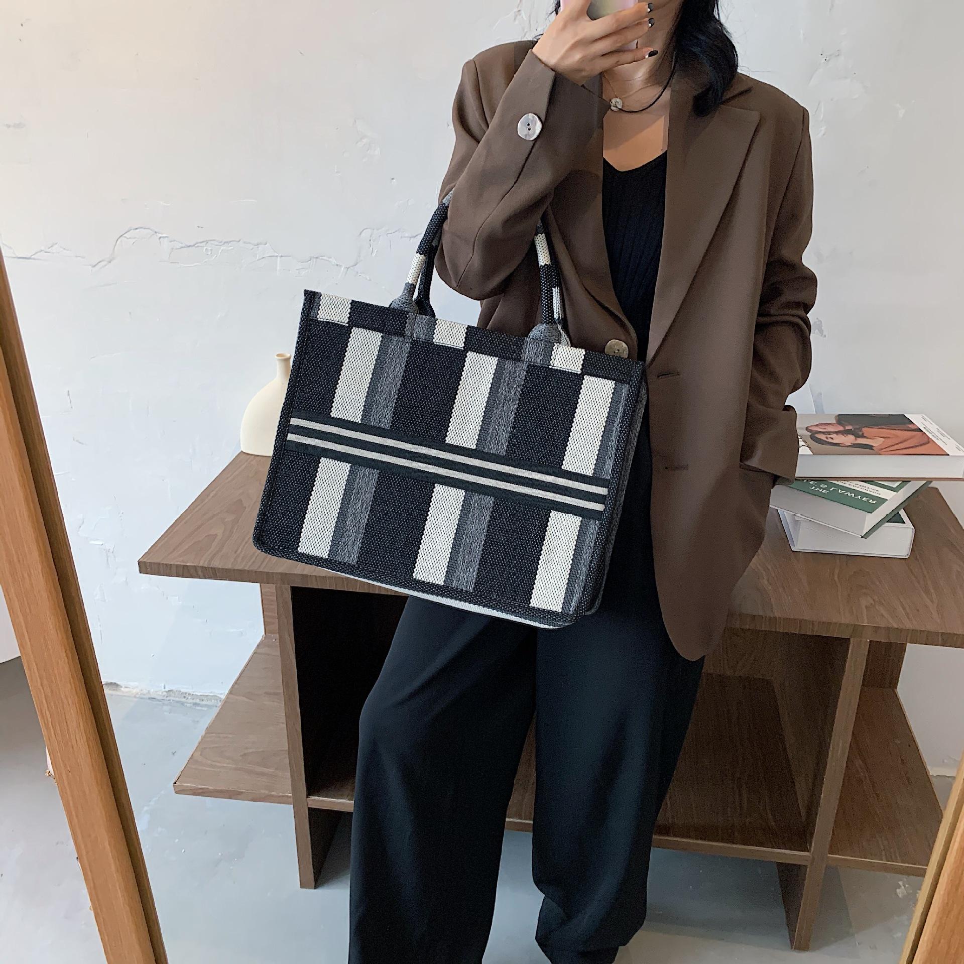 

Черно-белая сетчатая сумка, женская холщовая сумка для работающих женщин, универсальная женская сумка, большая вместимость, высококачественная и модная ручная сумка. large чёрный