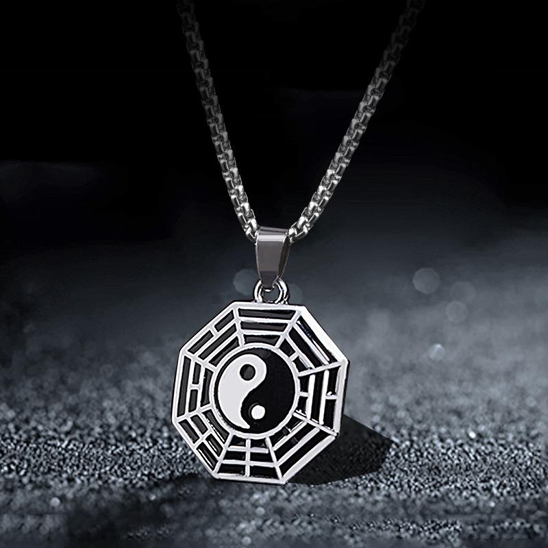 Retro Enamel Tai Chi Bagua Pendant Necklace, Titanium Steel Compass Round Plate for Men & Women