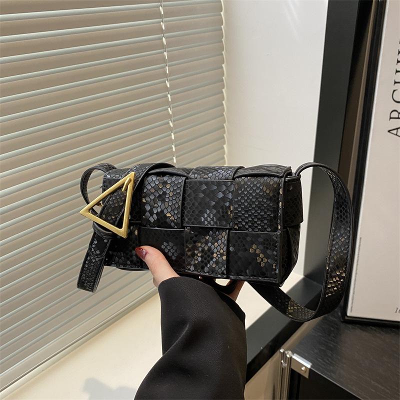 Niche design sense of simple new fashion versatile solid color shoulder messenger bag simple small square bag women