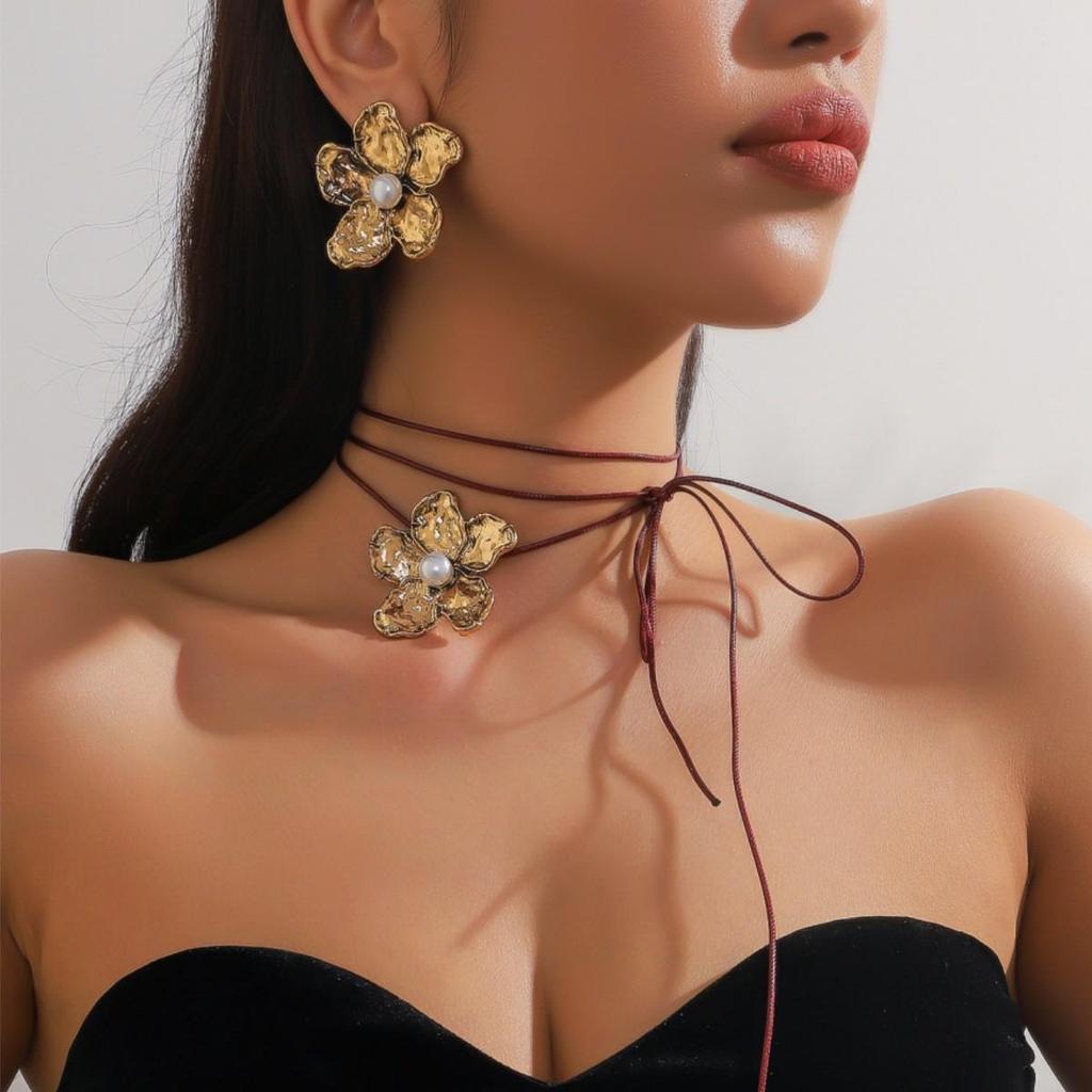 European-American Starfish Necklace & Earring Set: High-End Clavicle Chain, Light Luxury Vacation Style for Women.