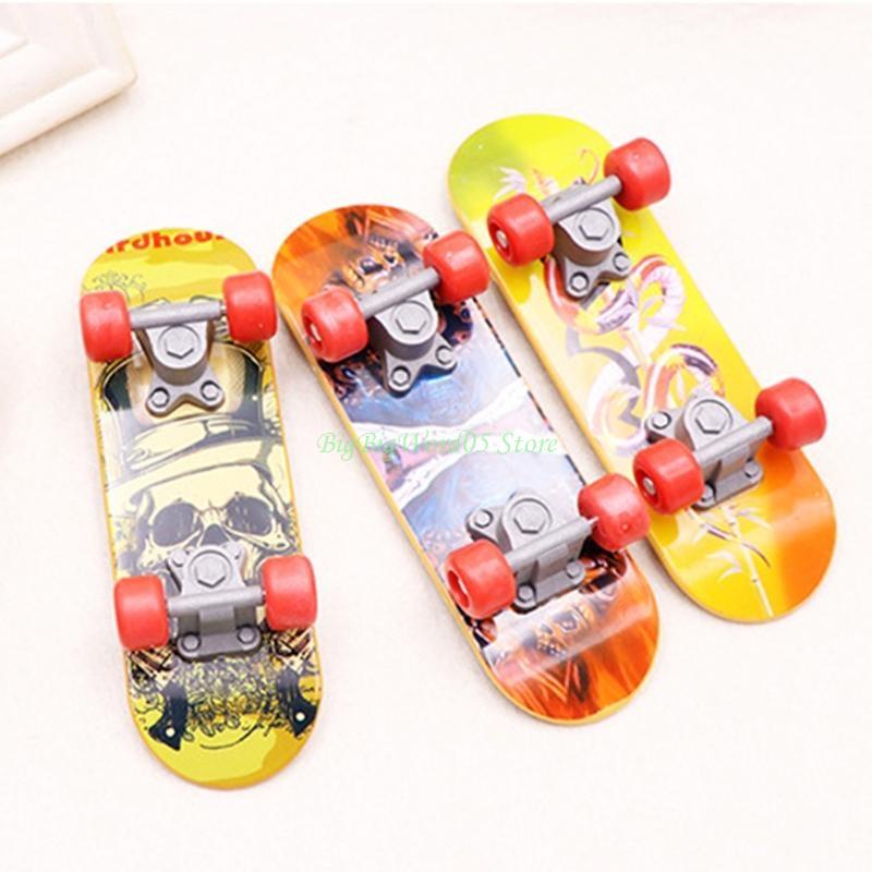 24TE 2pcs Bird Training Set Plastic Mini Skateboard Parrot Intelligence