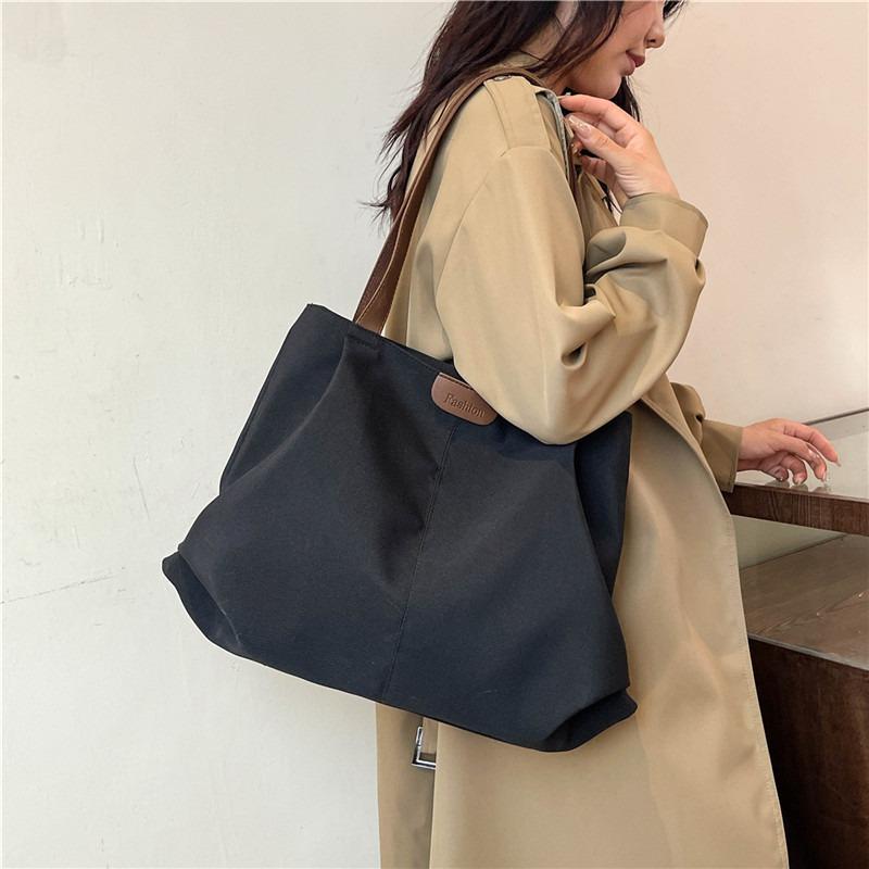 Simple large-capacity tote bag, student class canvas bag, shoulder bag, commuting versatile casual solid color handbag, women