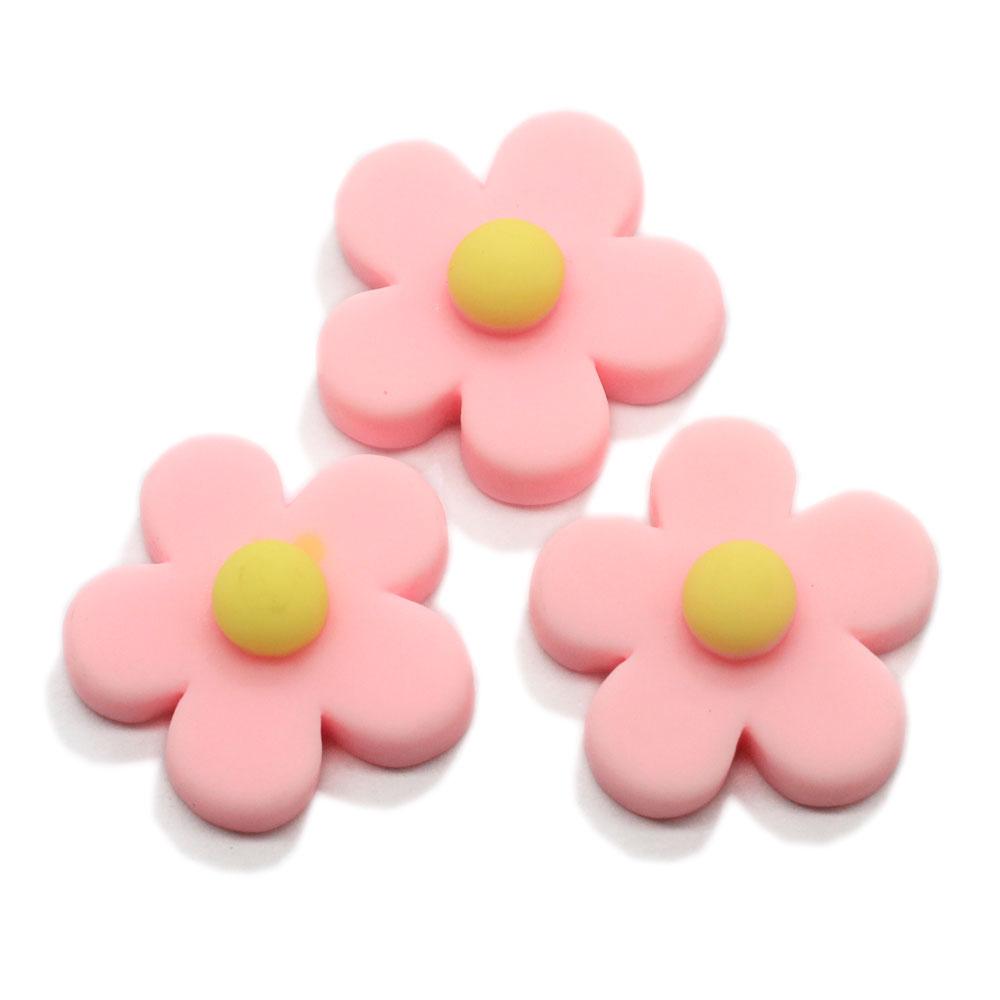 New DIY 100Pcs Mini 18MM Resin Cute Daisy Flower Flatback Stone Flat Back Resin Flower Cabochons Wedding Buttons Craft Scrapbook