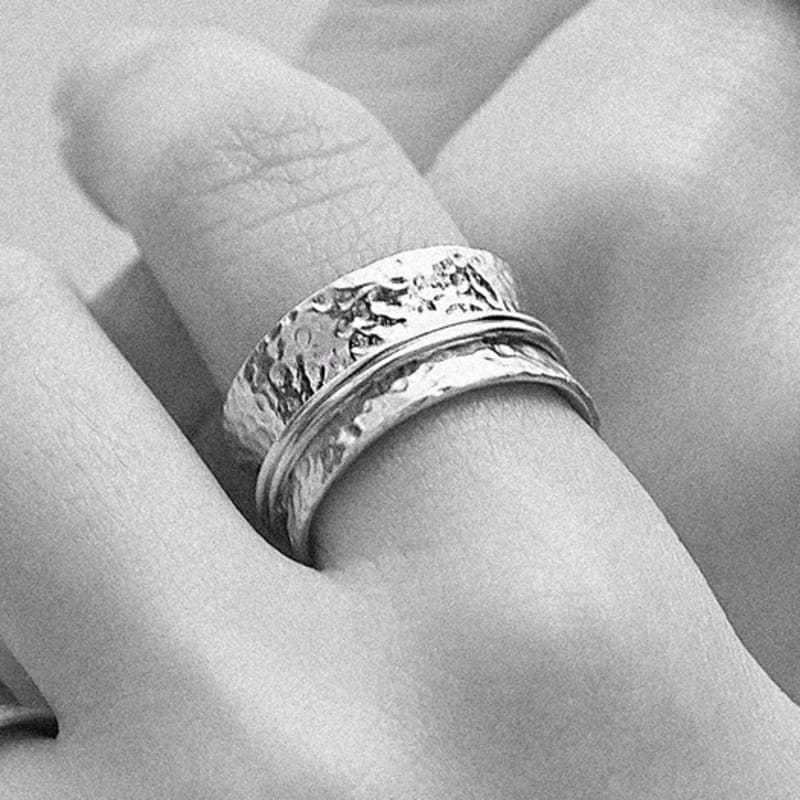 

MUHWA bear hug ring 18