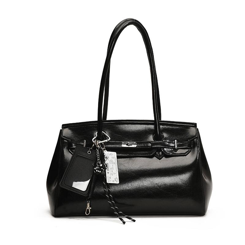 

Сумка большой вместимости Женская новая на плечо подмышку Портативная сумка для поездок no pendant чёрный