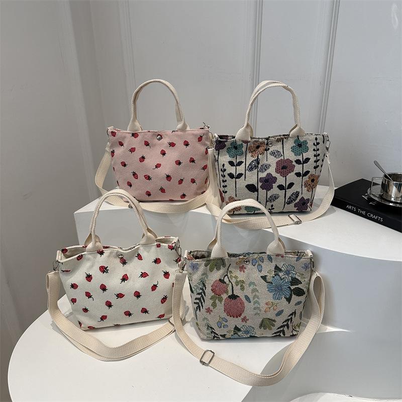 Westernstyle personality fashionable largecapacity printed trendy shoulder bag fashion ins spliced armpit crossbody bag for women