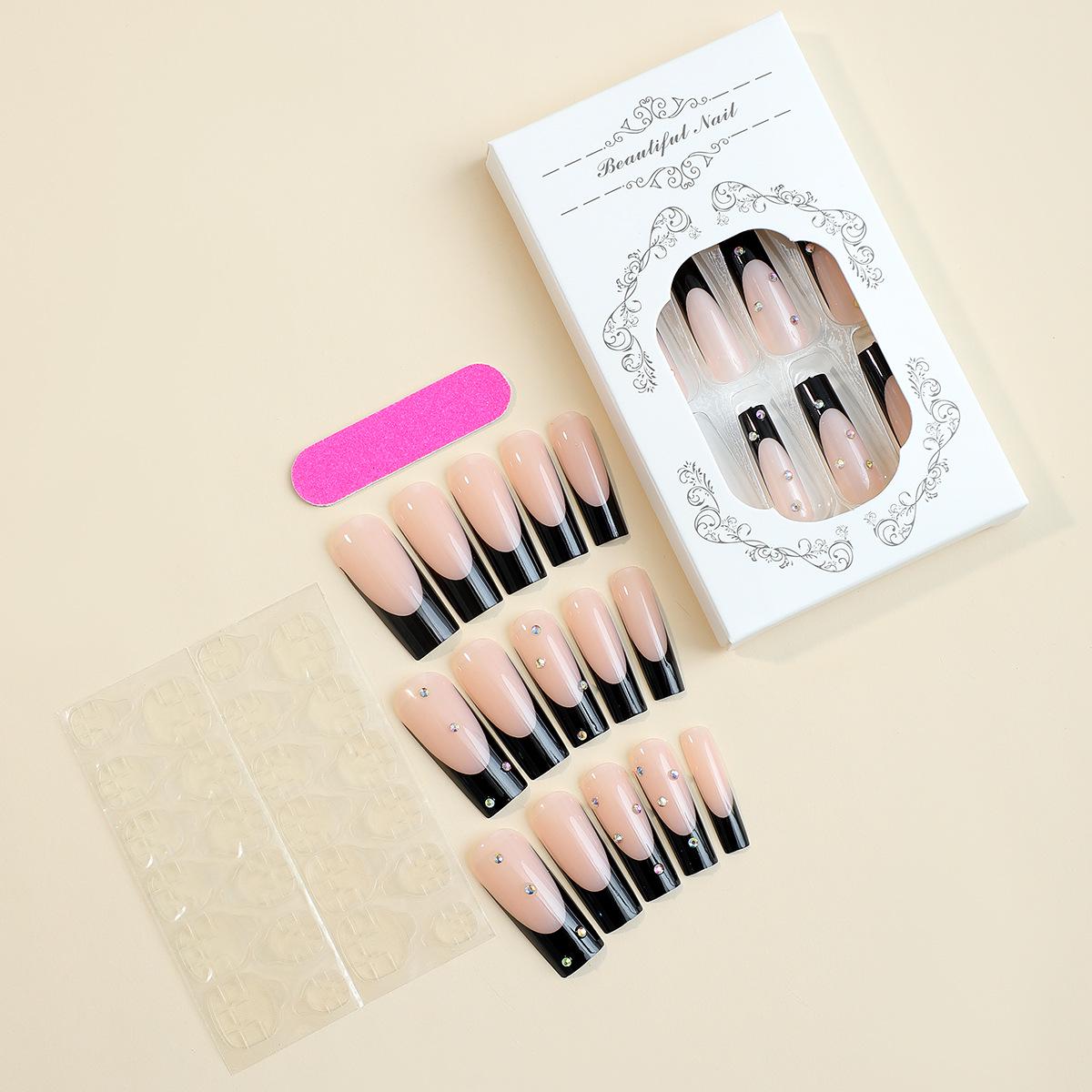 

Набор из 24 черных французских миндалевидных накладных ногтей с бриллиантами