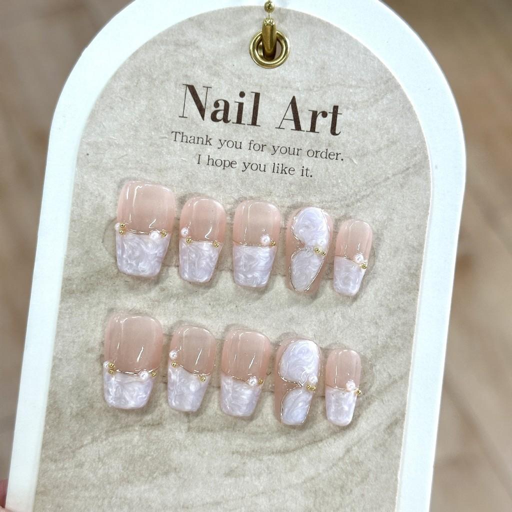 

Носимый Накладной ноготь — это высококачественный накладной ноготь ручной работы с нитью и жемчугом. Short,L