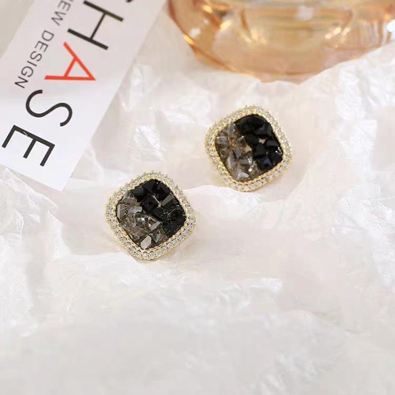 French Retro Black Cubic Zirconia Square Stud Earrings for Women: Elegant, Versatile, and Stylish.