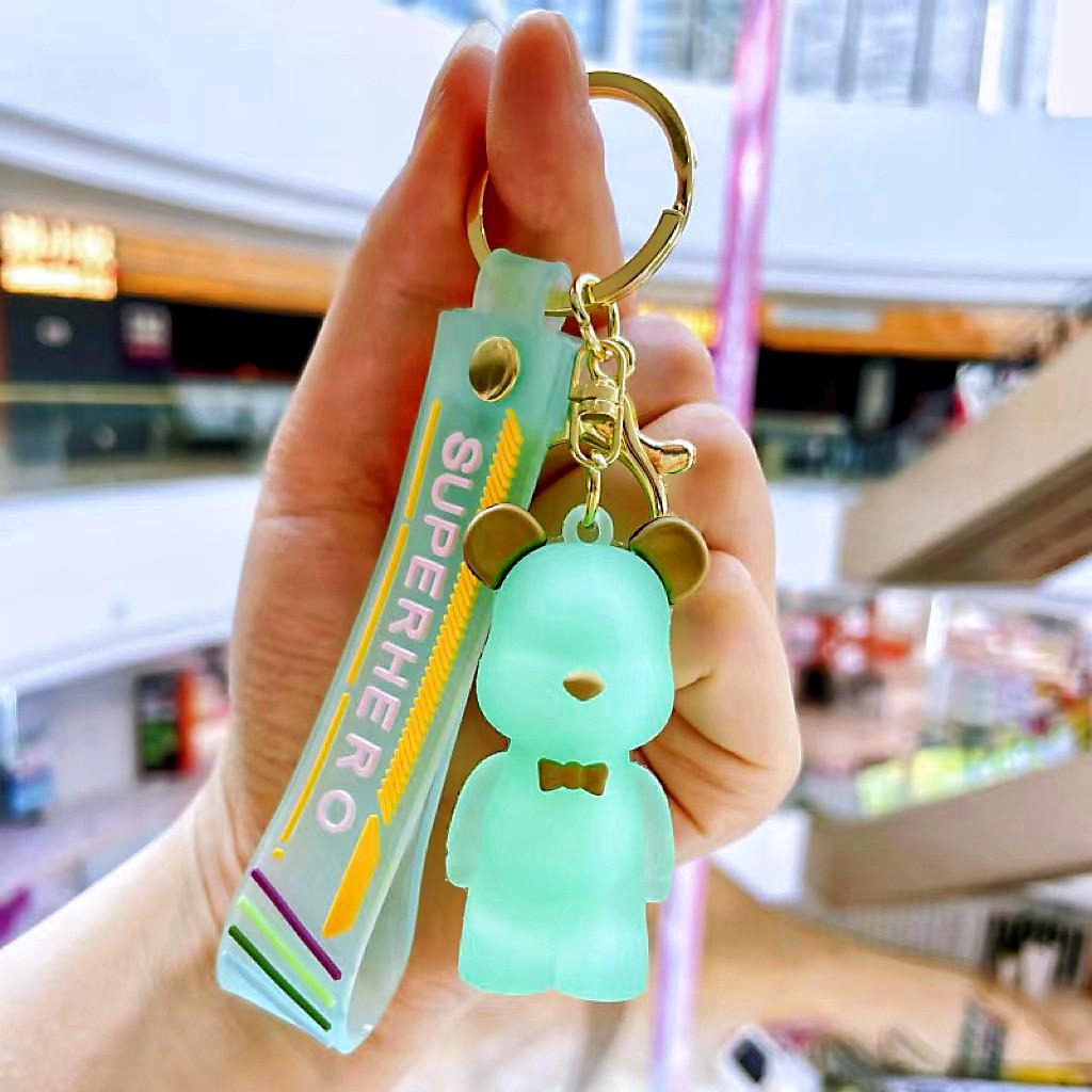 Klíčenka s křišťálovým medvídkem - moderní malý přívěsek na tašky a klíče