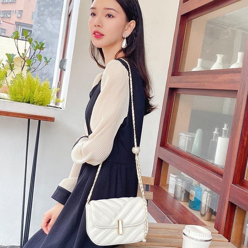 Light Luxury Niche Small Fragrance Style Bag, Women's Diamond Grid Chain Small Square Bag, Simple Single Shoulder Diagonal Cross Bag